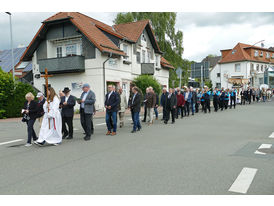 Bittprozession um den Kleinen Berg an Pfingstmontag (© Karl-Franz Thiede)